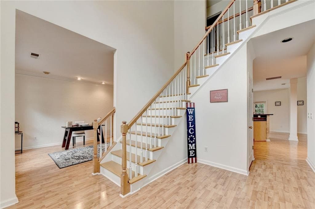 3 bedroom, 3 bathroom, 2,424 sq ft single family residence under contract at 873 Red Rock Court, Suwanee, GA 30024 — photo 6