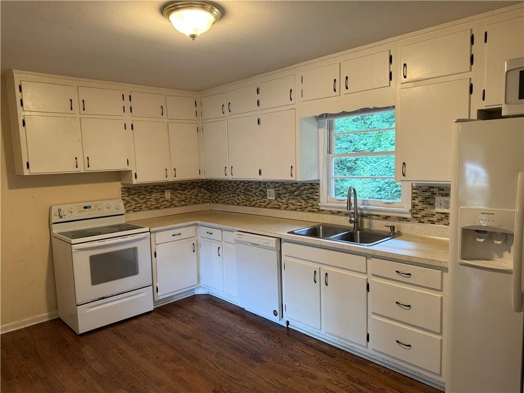 2 bedroom, 1 bathroom, 900 sq ft single family residence for rent at 964 Myrtle Street, Roswell, GA 30075 for $2,100 a month — photo 5