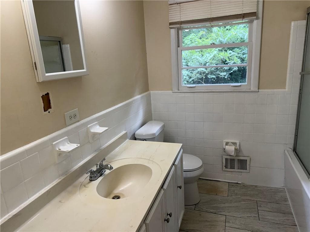 2 bedroom, 1 bathroom, 900 sq ft single family residence for rent at 964 Myrtle Street, Roswell, GA 30075 for $2,100 a month — photo 7