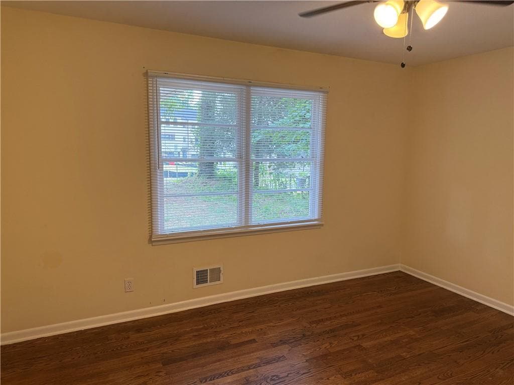 2 bedroom, 1 bathroom, 900 sq ft single family residence for rent at 964 Myrtle Street, Roswell, GA 30075 for $2,100 a month — photo 9