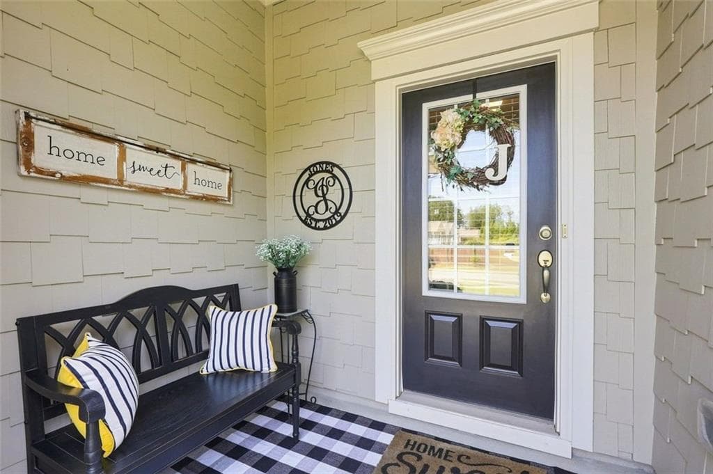3 bedroom, 2 bathroom, 2,308 sq ft single family residence under contract at 231 Windsor Park Drive, Woodstock, GA 30188 — photo 2