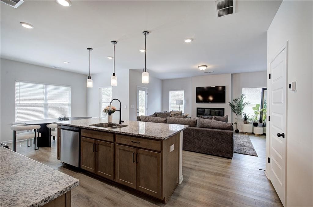 3 bedroom, 3 bathroom, 1,944 sq ft single family residence under contract at 810 Dundee Way, Cartersville, GA 30121 — photo 8