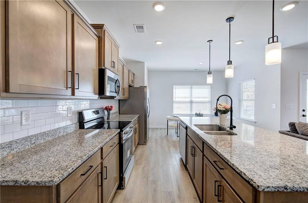 3 bedroom, 3 bathroom, 1,944 sq ft single family residence under contract at 810 Dundee Way, Cartersville, GA 30121 — photo 9
