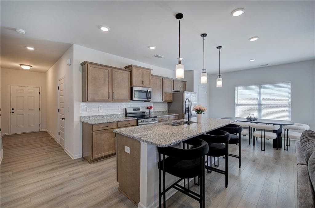 3 bedroom, 3 bathroom, 1,944 sq ft single family residence under contract at 810 Dundee Way, Cartersville, GA 30121 — photo 10