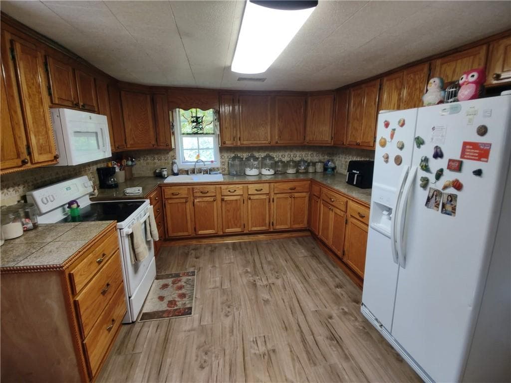 2 bedroom, 1 bathroom, 1,320 sq ft single family residence for sale at 940 County Road 387, Cedar Bluff, AL 35959 — photo 4