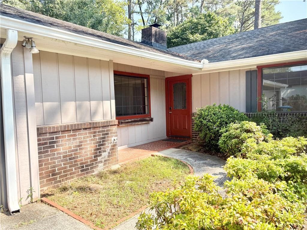 3 bedroom, 2 bathroom, 1,915 sq ft single family residence under contract at 1398 Fairfield Drive, Lilburn, GA 30047 — photo 4