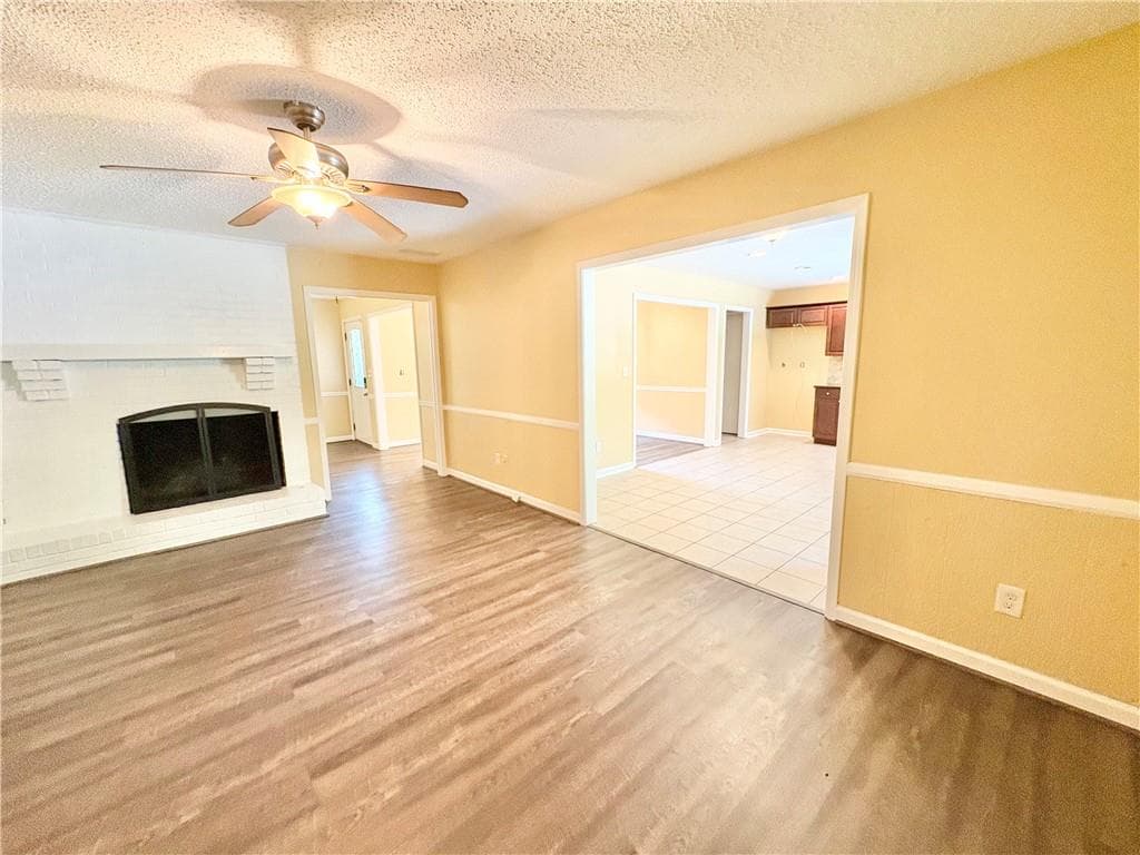 3 bedroom, 2 bathroom, 1,915 sq ft single family residence under contract at 1398 Fairfield Drive, Lilburn, GA 30047 — photo 6