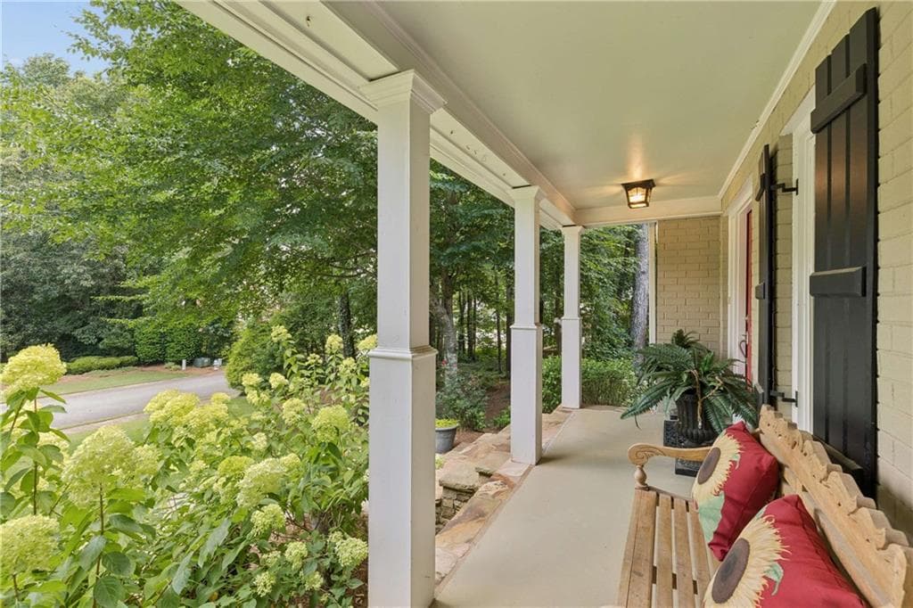 4 bedroom, 3 bathroom, 3,624 sq ft single family residence for sale at 4770 Hamptons Drive, Alpharetta, GA 30004 — photo 7