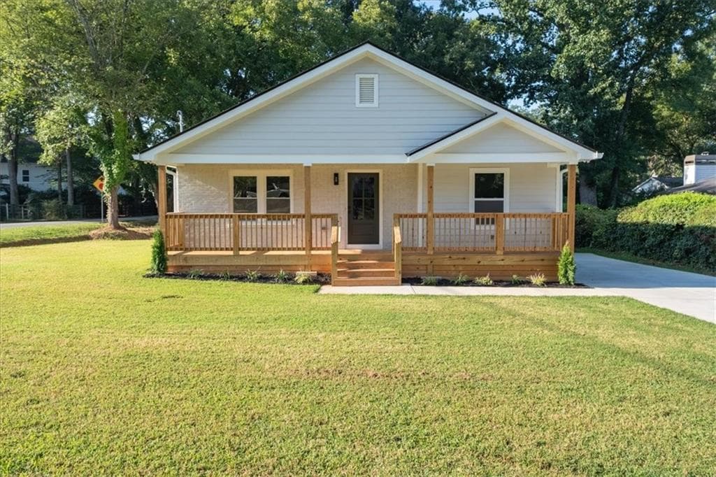 4 bedroom, 3 bathroom, 2,200 sq ft single family residence for sale at 1068 Mclinden Avenue, Smyrna, GA 30080 — photo 2