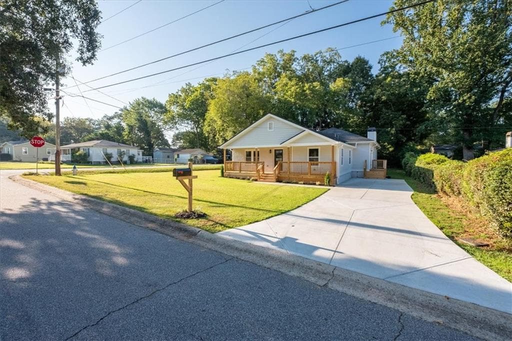 4 bedroom, 3 bathroom, 2,200 sq ft single family residence for sale at 1068 Mclinden Avenue, Smyrna, GA 30080 — photo 4
