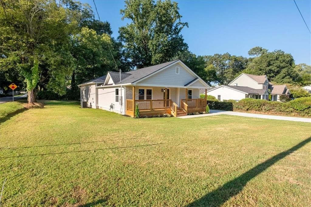 4 bedroom, 3 bathroom, 2,200 sq ft single family residence for sale at 1068 Mclinden Avenue, Smyrna, GA 30080 — photo 5