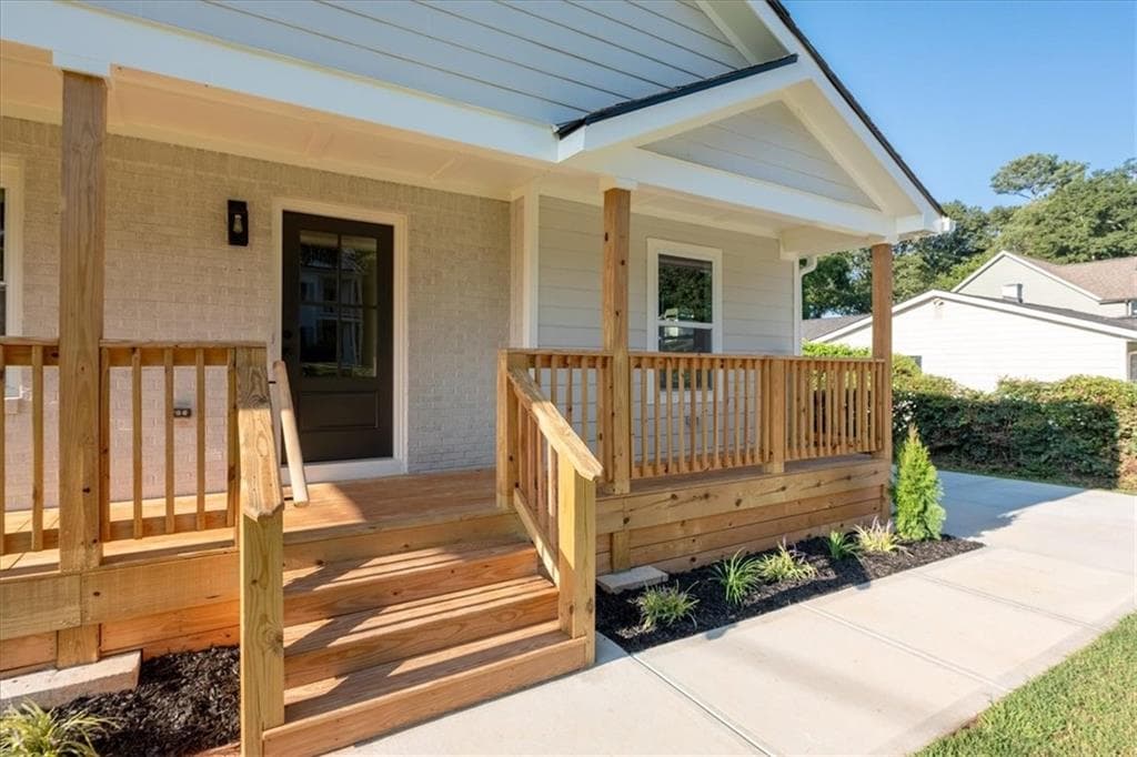 4 bedroom, 3 bathroom, 2,200 sq ft single family residence for sale at 1068 Mclinden Avenue, Smyrna, GA 30080 — photo 6
