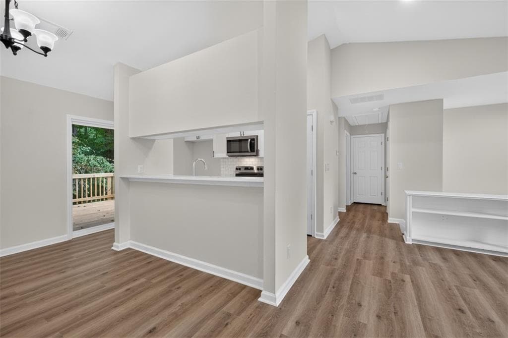 4 bedroom, 2 bathroom, 1,476 sq ft single family residence under contract at 3321 Eastwood Trail, Snellville, GA 30078 — photo 8