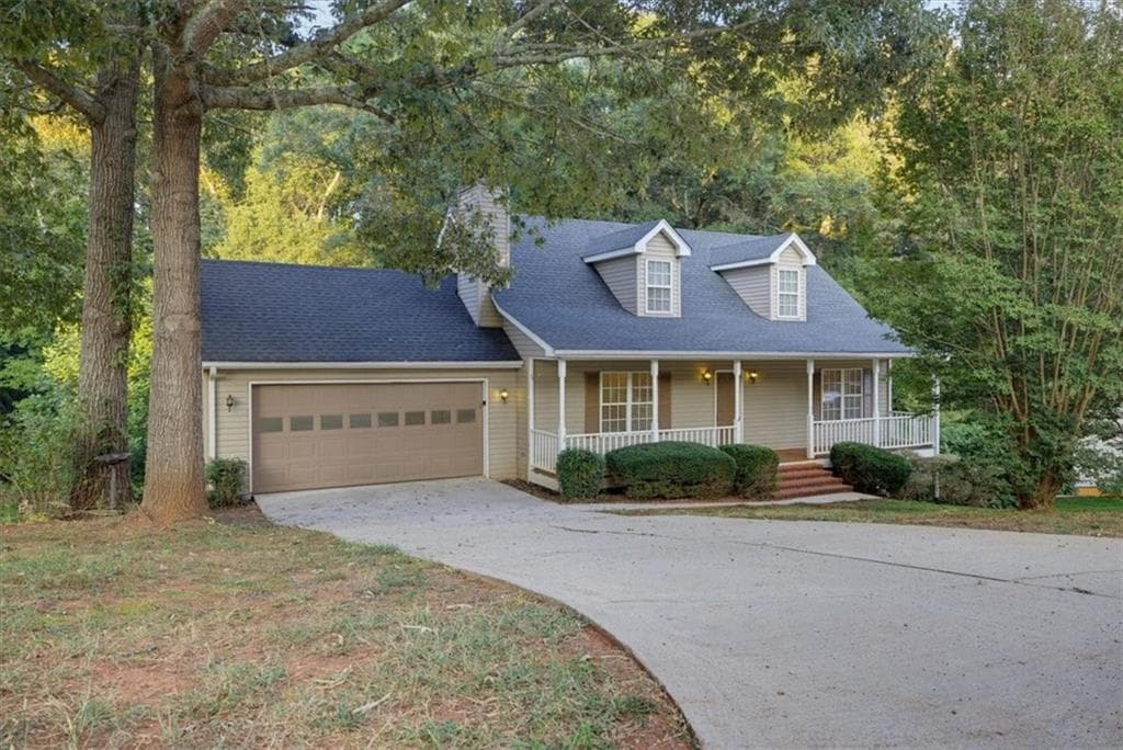 3 bedroom, 3 bathroom, 1,322 sq ft single family residence under contract at 5118 Big Spruce Trail, Gainesville, GA 30507