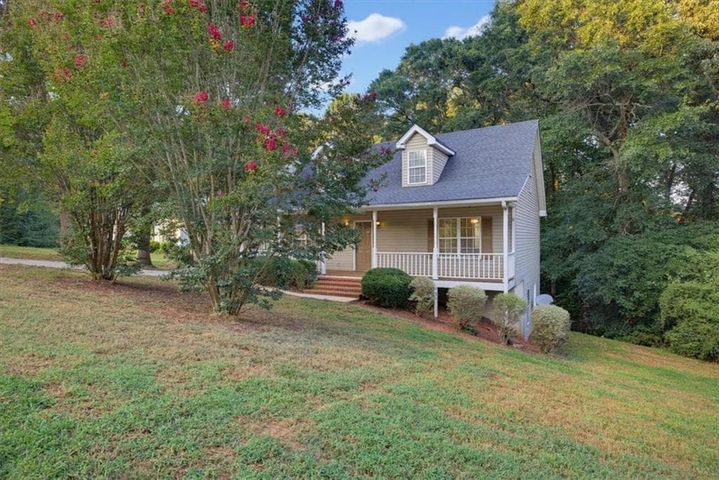3 bedroom, 3 bathroom, 1,322 sq ft single family residence under contract at 5118 Big Spruce Trail, Gainesville, GA 30507 — photo 2