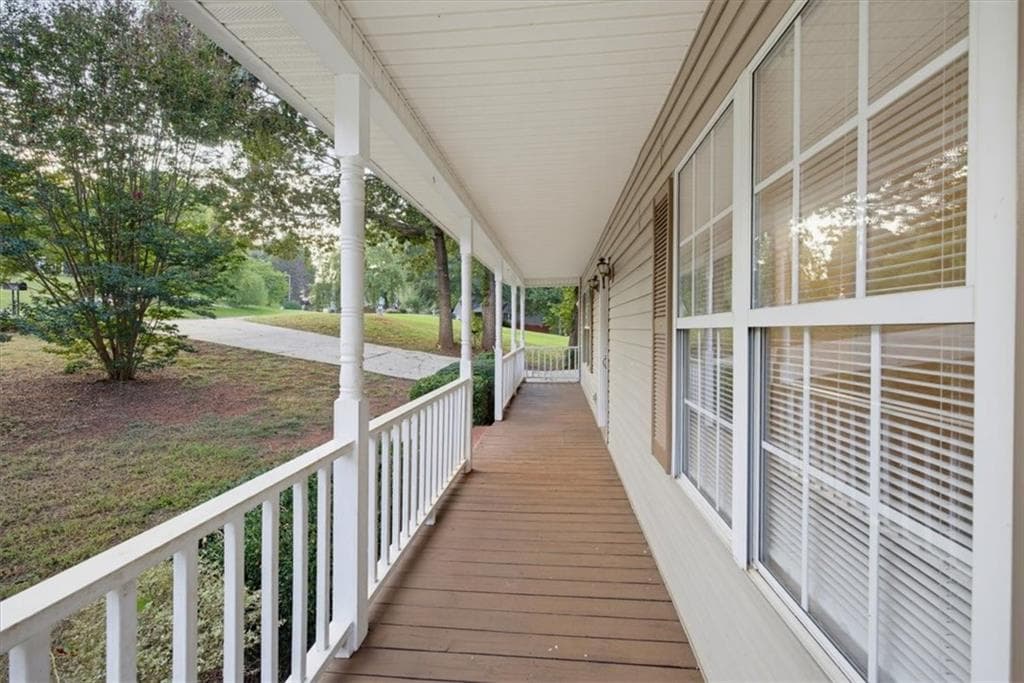 3 bedroom, 3 bathroom, 1,322 sq ft single family residence under contract at 5118 Big Spruce Trail, Gainesville, GA 30507 — photo 3