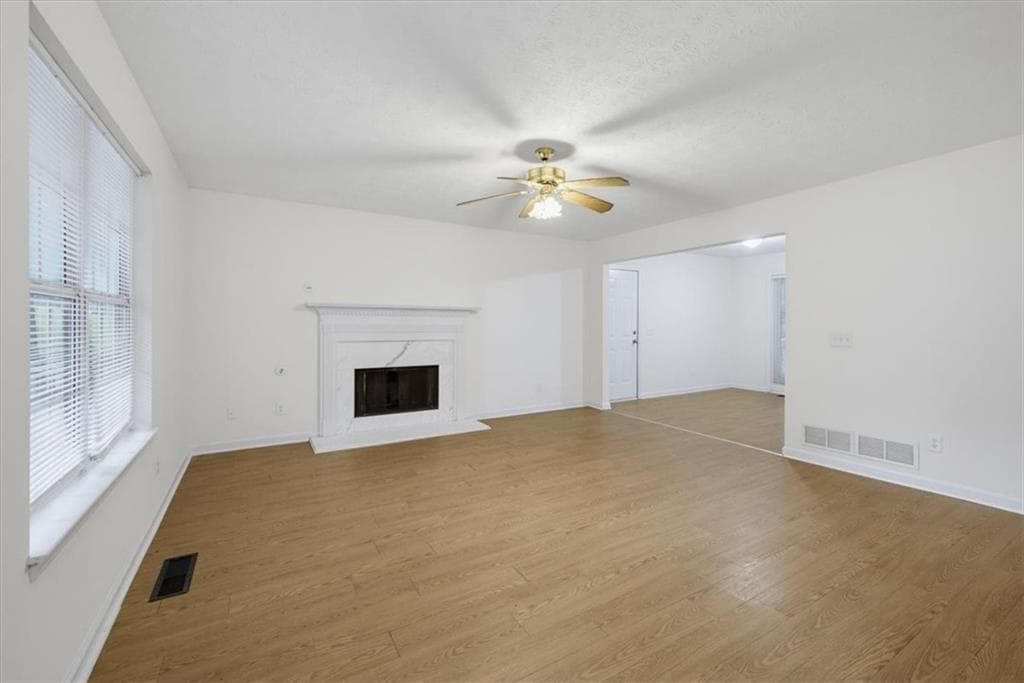 3 bedroom, 3 bathroom, 1,322 sq ft single family residence under contract at 5118 Big Spruce Trail, Gainesville, GA 30507 — photo 5