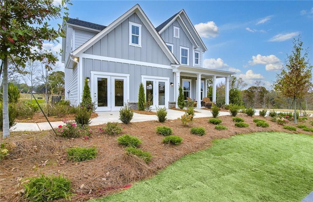 5 bedroom, 4 bathroom, 2,983 sq ft single family residence for sale at 4750 Sunburst Street, Flowery Branch, GA 30542 — photo 4
