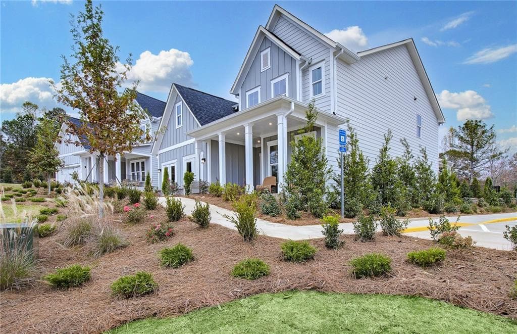 5 bedroom, 4 bathroom, 2,983 sq ft single family residence for sale at 4750 Sunburst Street, Flowery Branch, GA 30542 — photo 5