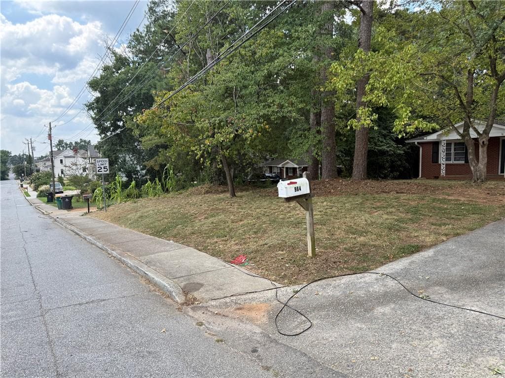 2 bedroom, 1 bathroom, 900 sq ft single family residence for rent at 964 Myrtle Street, Roswell, GA 30075 for $2,100 a month — photo 4