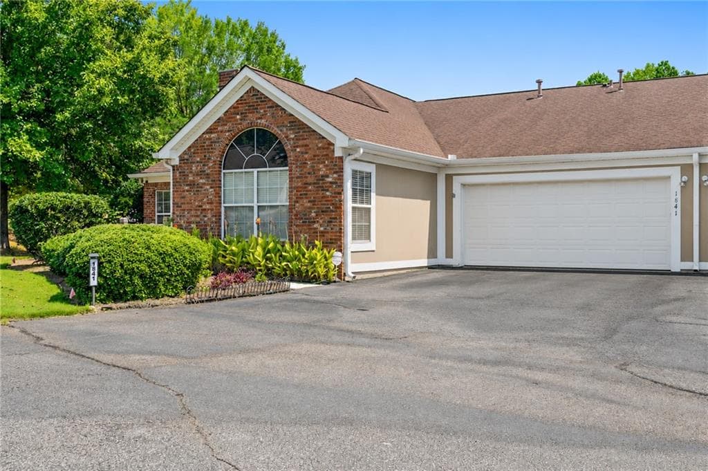 2 bedroom, 2 bathroom, 1,211 sq ft condominium for sale at 1841 Kolb Farm Circle, Marietta, GA 30008 — photo 3