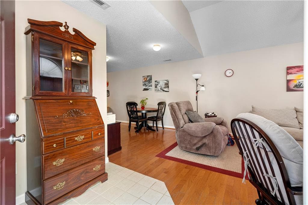 2 bedroom, 2 bathroom, 1,211 sq ft condominium for sale at 1841 Kolb Farm Circle, Marietta, GA 30008 — photo 6