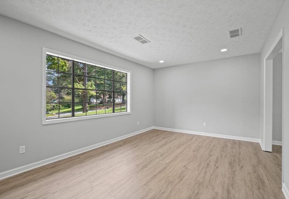 3 bedroom, 3 bathroom, 2,325 sq ft single family residence for sale at 6883 Creekmoor Lane, Riverdale, GA 30296 — photo 9