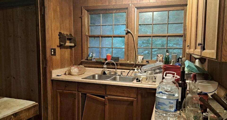 2 bedroom, 1 bathroom, 969 sq ft single family residence for sale at 202 Standing Rock Lane, Ellijay, GA 30540 — photo 3