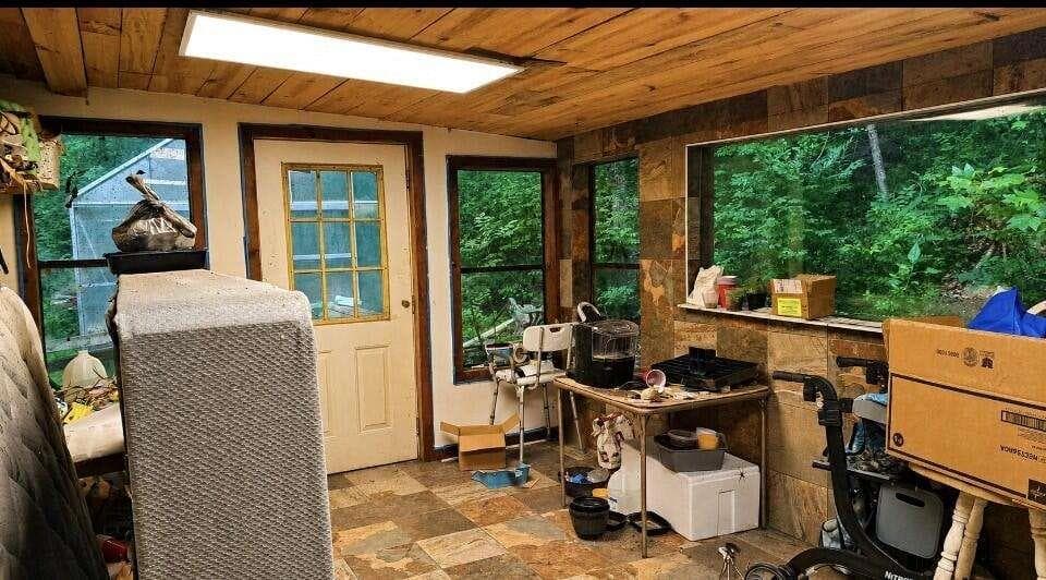2 bedroom, 1 bathroom, 969 sq ft single family residence for sale at 202 Standing Rock Lane, Ellijay, GA 30540 — photo 4