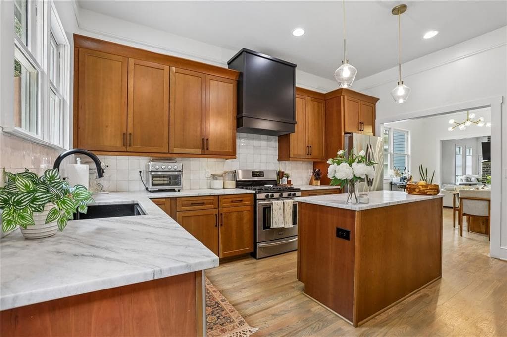 3 bedroom, 2 bathroom, 1,706 sq ft single family residence under contract at 767 United Avenue, Atlanta, GA 30312 — photo 2