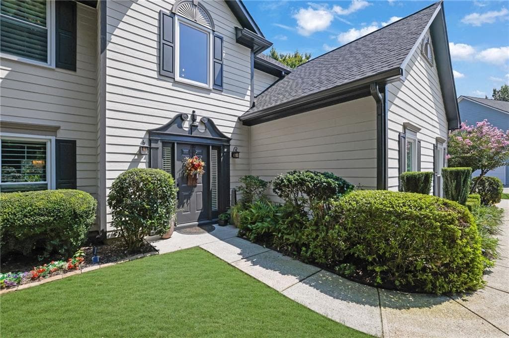 3 bedroom, 3 bathroom, 2,187 sq ft single family residence under contract at 2265 Springmonte Place, Cumming, GA 30041 — photo 2