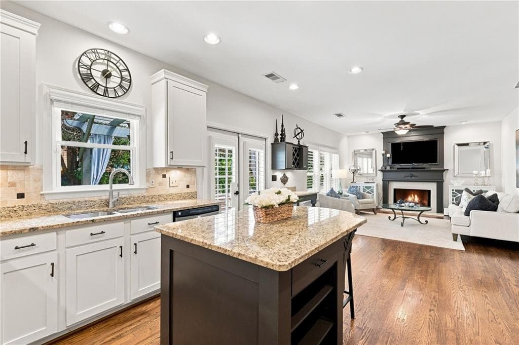 3 bedroom, 3 bathroom, 2,187 sq ft single family residence under contract at 2265 Springmonte Place, Cumming, GA 30041 — photo 3