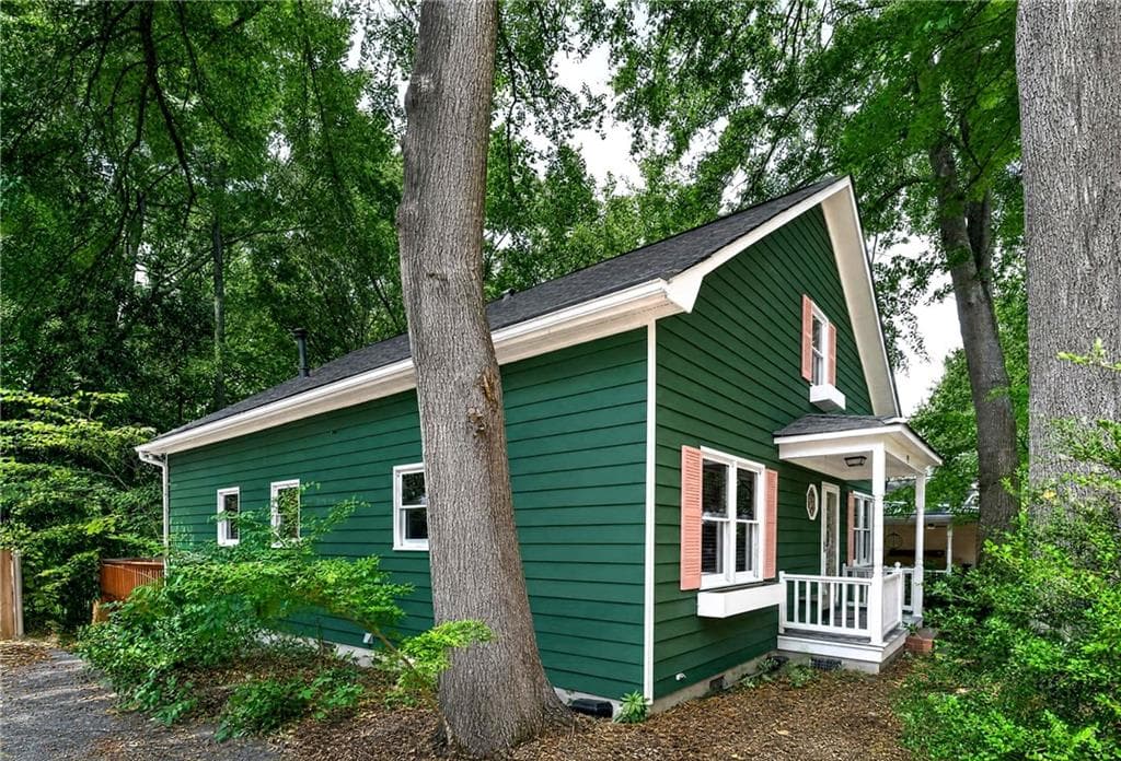 3 bedroom, 2 bathroom, 2,028 sq ft single family residence for sale at 919 Walker Avenue, Atlanta, GA 30316 — photo 3