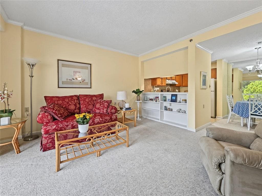 1 bedroom, 1 bathroom, 800 sq ft condominium for sale at 1800 Clairmont Lk A725, Decatur, GA 30033 — photo 8