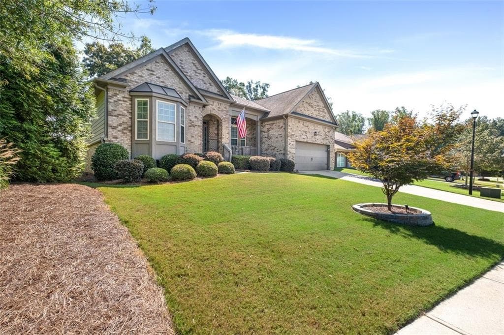 3 bedroom, 2 bathroom, 2,287 sq ft single family residence for sale at 6595 Bransford Drive, Cumming, GA 30040 — photo 2