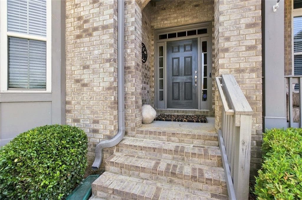 3 bedroom, 2 bathroom, 2,287 sq ft single family residence for sale at 6595 Bransford Drive, Cumming, GA 30040 — photo 6