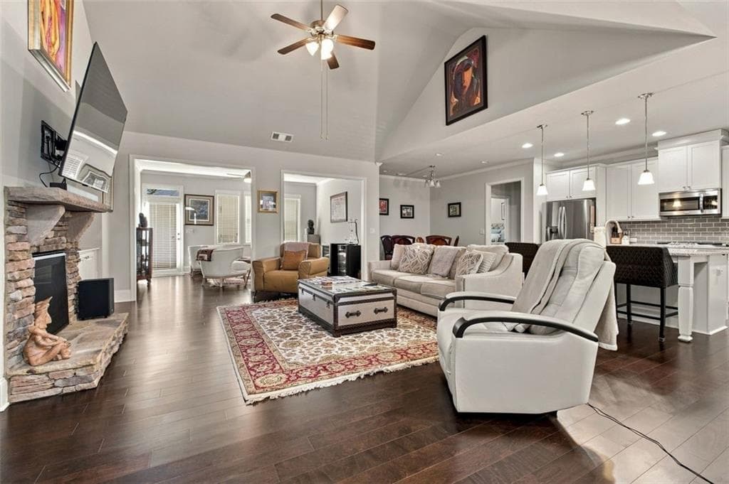 3 bedroom, 2 bathroom, 2,287 sq ft single family residence for sale at 6595 Bransford Drive, Cumming, GA 30040 — photo 8