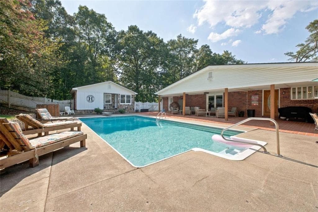 5 bedroom, 4 bathroom, 2,980 sq ft single family residence for sale at 22 Coats Road, Rockmart, GA 30153 — photo 2