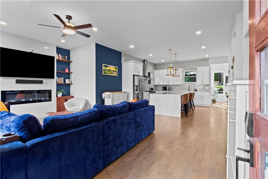 4 bedroom, 3 bathroom, 2,052 sq ft single family residence under contract at 479 Clifton Street, Atlanta, GA 30316 — photo 5