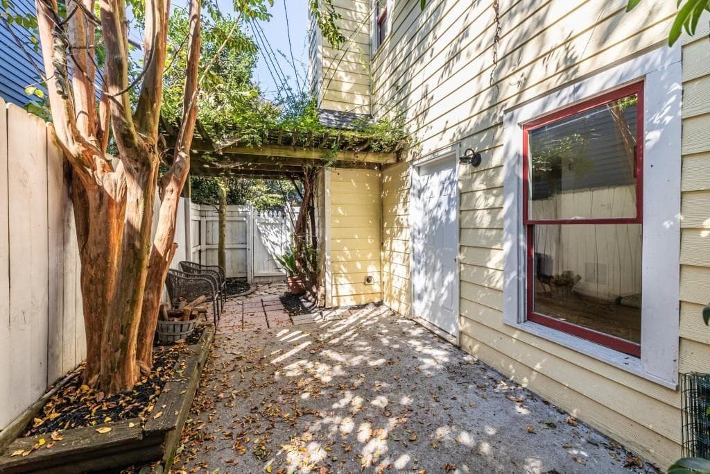 2 bedroom, 2 bathroom, 1,134 sq ft single family residence for sale at 320 Glenwood Avenue, Atlanta, GA 30312 — photo 4