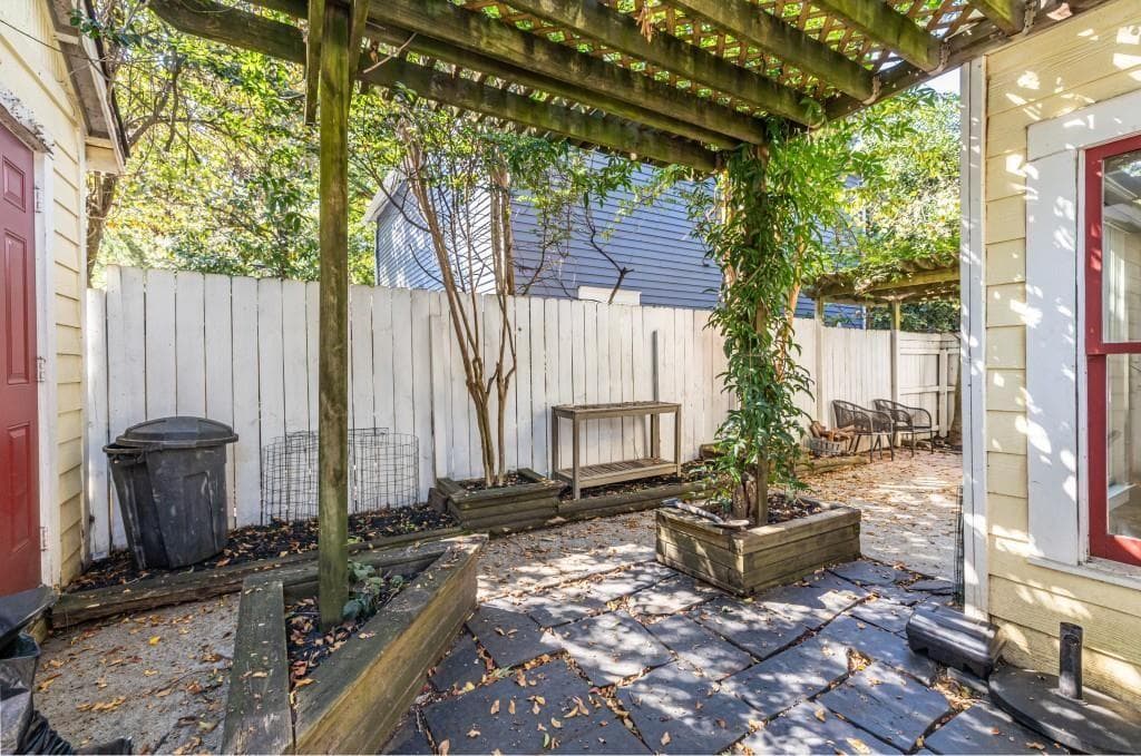 2 bedroom, 2 bathroom, 1,134 sq ft single family residence for sale at 320 Glenwood Avenue, Atlanta, GA 30312 — photo 7