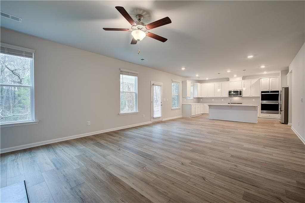 6 bedroom, 4 bathroom, 3,054 sq ft single family residence for sale at 628 Gratton Lane, Mcdonough, GA 30253 — photo 9