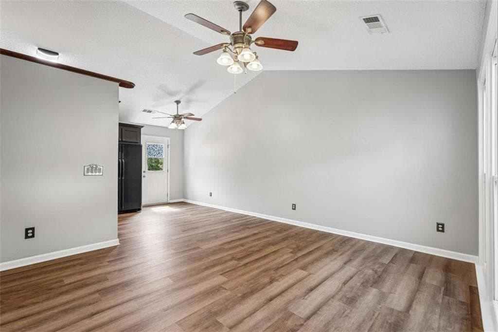 3 bedroom, 2 bathroom, 1,076 sq ft single family residence under contract at 23 Abington Court, Euharlee, GA 30120 — photo 5
