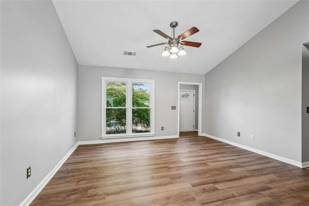 3 bedroom, 2 bathroom, 1,076 sq ft single family residence under contract at 23 Abington Court, Euharlee, GA 30120 — photo 7