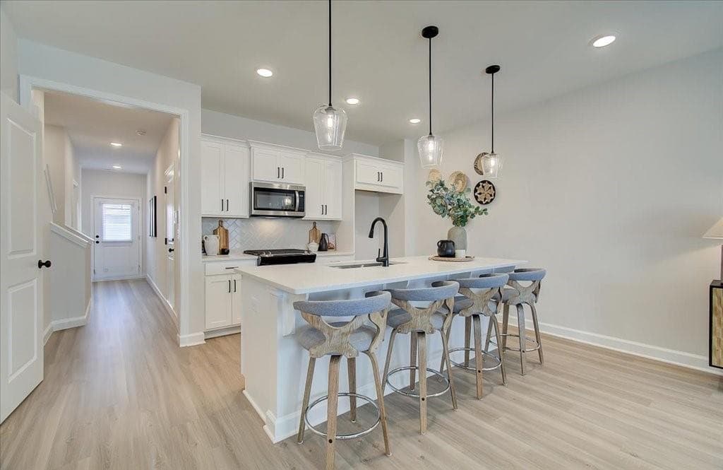 3 bedroom, 3 bathroom, 1,615 sq ft townhouse for sale at 1931 Kinnard Alley, Kennesaw, GA 30144 — photo 2