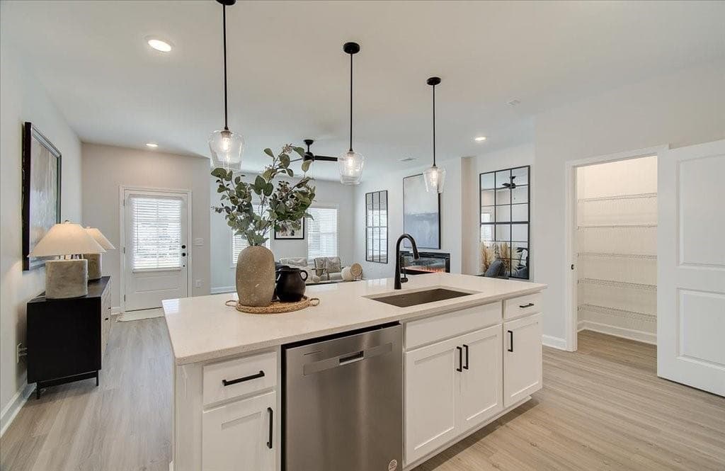 3 bedroom, 3 bathroom, 1,615 sq ft townhouse for sale at 1931 Kinnard Alley, Kennesaw, GA 30144 — photo 4