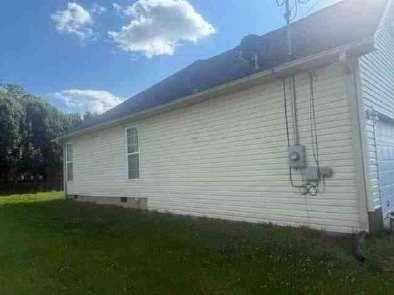 3 bedroom, 2 bathroom, 1,420 sq ft single family residence under contract at 1504 Rockview Circle, Weaver, AL 36277 — photo 3
