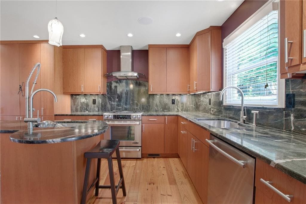 3 bedroom, 3 bathroom, 2,258 sq ft single family residence for sale at 4123 Rivermeade Drive, Lilburn, GA 30047 — photo 10