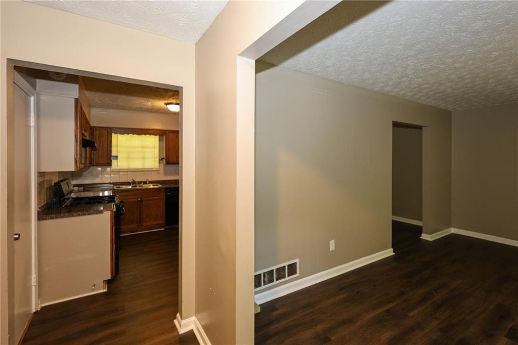 3 bedroom, 2 bathroom, 2,480 sq ft single family residence for sale at 7362 Penland Drive, Riverdale, GA 30296 — photo 3