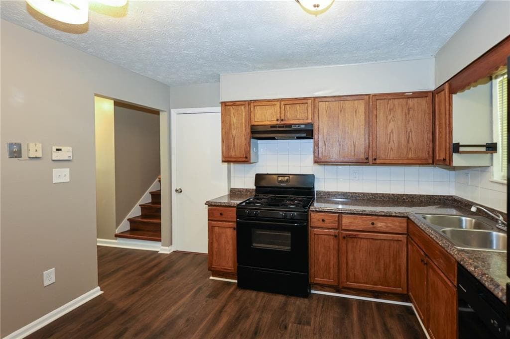 3 bedroom, 2 bathroom, 2,480 sq ft single family residence for sale at 7362 Penland Drive, Riverdale, GA 30296 — photo 4